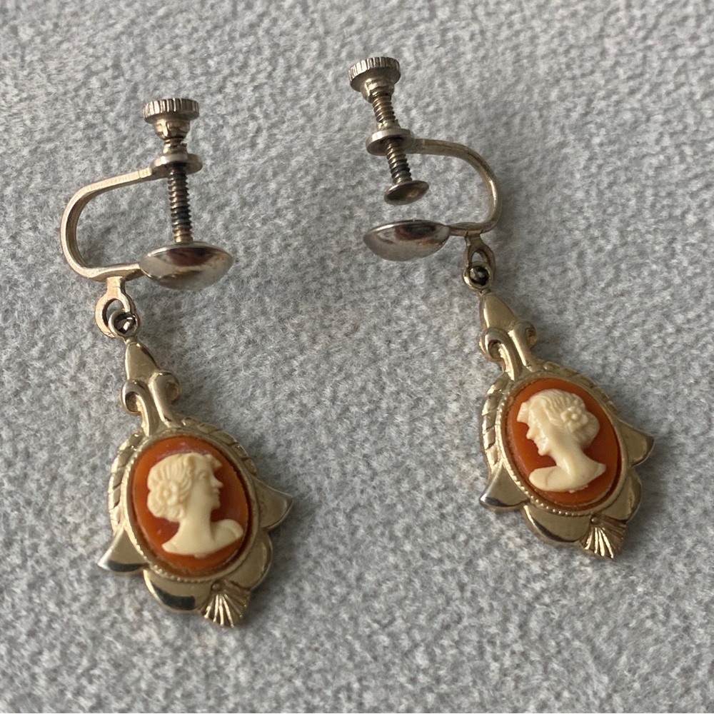 Vintage costume cameo style lady earrings 1950 or 60s with screwback clasp